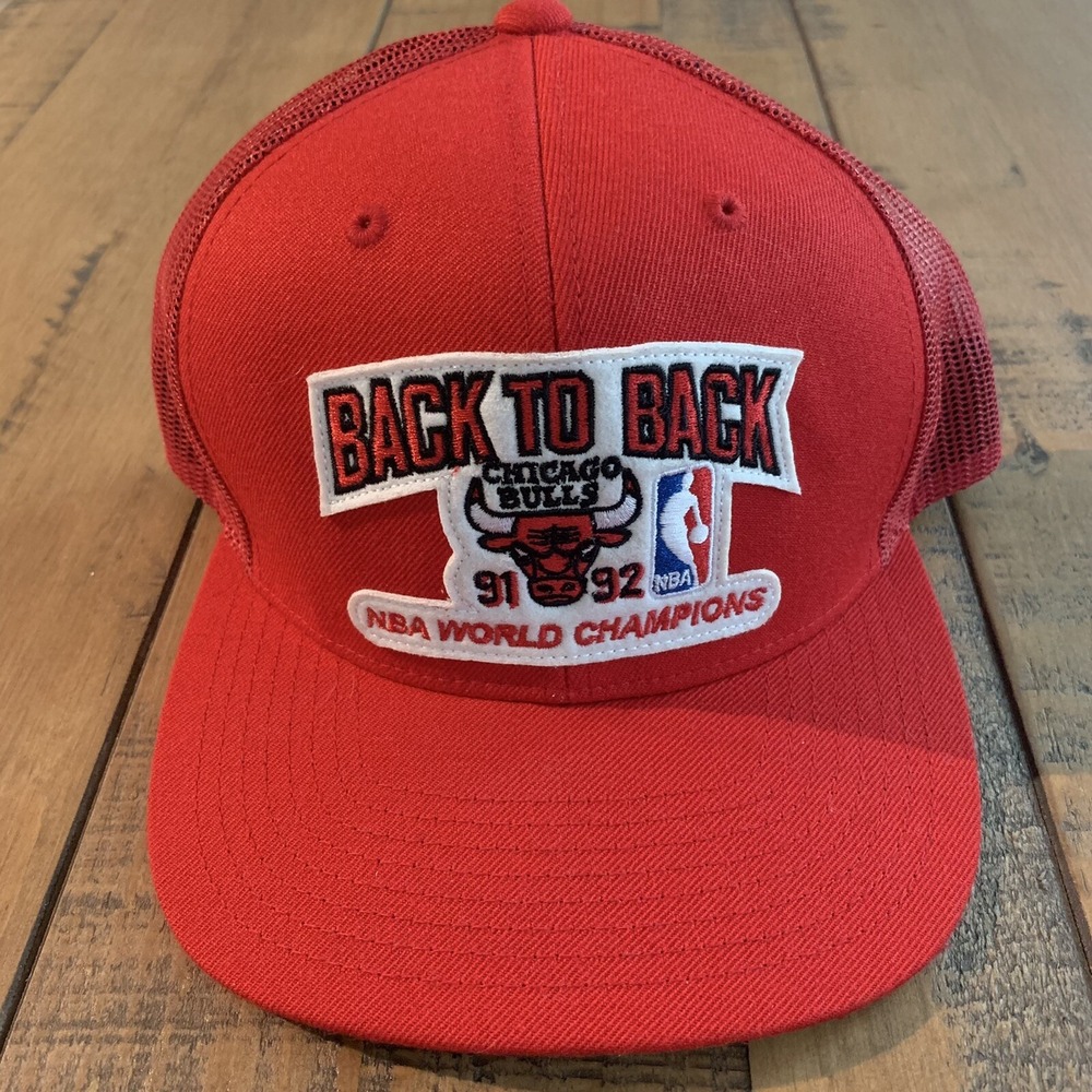 Mitchell‎ & Ness Chicago Bulls 91-92 Back to Back Champions Red Trucker Hat NBA